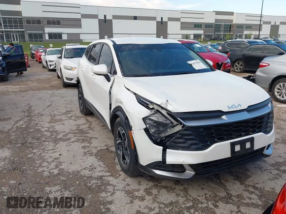 ✅ 2023 Kia Sportage LX • VIN: KNDPU3AF3P7160706 • Лот: 45055408. Опубліковано раніше на IAAI з пробігом 74 900 миль. Безкоштовний доступ до архіву аукціонних продажів зі США та докладний звіт про історію автомобіля на DreamBid. Зображення 1.