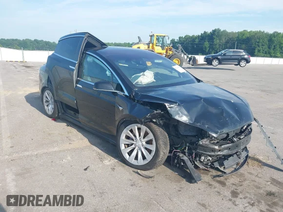 ✅ 2017 Tesla Model X 90D • VIN: 5YJXCAE20HF038248 • Лот: 42569940. Опубликован ранее на IAAI с пробегом 204 964 миль. Бесплатный доступ к архиву аукционных продаж из США и подробный отчёт об истории автомобиля на DreamBid. Изображение 1.