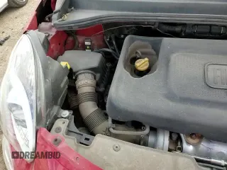 ✅ 2019 FIAT 500L Trekking • VIN: ZFBNFADH4KZ041971 • Lot: 41514235. Wystawiony na Copart z przebiegiem 115 546 mil. Bezpłatny archiwum sprzedaży aukcyjnych z USA i szczegółowy raport historii pojazdu na DreamBid. Zdjęcie 13.