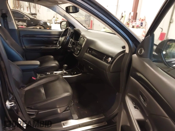 ✅ 2017 Mitsubishi Outlander GT • VIN: JA4JZ4AX2HZ006638 • Lot: 43662738. Wystawiony na IAAI z przebiegiem 163 985 mil. Bezpłatny archiwum sprzedaży aukcyjnych z USA i szczegółowy raport historii pojazdu na DreamBid. Zdjęcie 5.