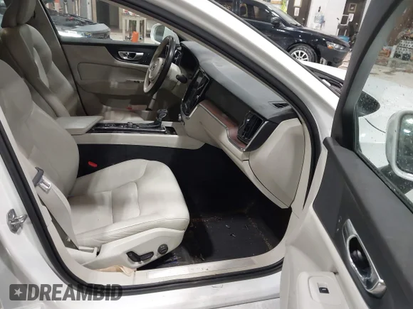 ✅ 2020 Volvo V60 Momentum • VIN: YV1102EK7L2394867 • Лот: 44247419. Опубліковано раніше на IAAI з пробігом 88 258 миль. Безкоштовний доступ до архіву аукціонних продажів зі США та докладний звіт про історію автомобіля на DreamBid. Зображення 5.