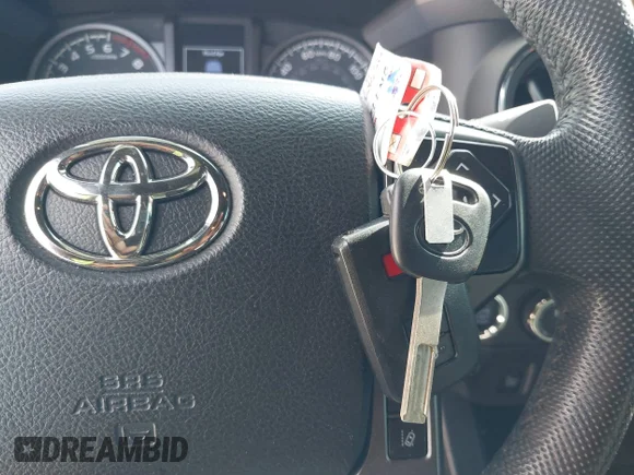 ✅ 2021 Toyota Tacoma SR5 • VIN: 3TMDZ5BN7MM105036 • Lot: 43059969. Wystawiony na IAAI z przebiegiem 49 348 mil. Bezpłatny archiwum sprzedaży aukcyjnych z USA i szczegółowy raport historii pojazdu na DreamBid. Zdjęcie 11.