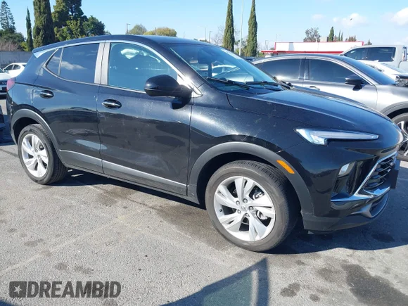 ✅ 2024 Buick Encore GX Preferred • VIN: KL4AMBSL9RB203590 • Lot: 44238657. Wystawiony na IAAI z przebiegiem 20 296 mil. Bezpłatny archiwum sprzedaży aukcyjnych z USA i szczegółowy raport historii pojazdu na DreamBid. Zdjęcie 1.