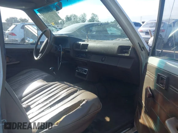 ✅ 1988 Toyota Pickup • VIN: JT5RN75T1J0021151 • Lot: 44966414. Wystawiony na IAAI z przebiegiem 483 509 mil. Bezpłatny archiwum sprzedaży aukcyjnych z USA i szczegółowy raport historii pojazdu na DreamBid. Zdjęcie 5.