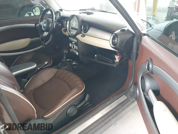 ✅ 2009 MINI Clubman S • VIN: WMWMM33549TP91656 • Лот: 42625405. Опубліковано раніше на IAAI з пробігом 104 230 миль. Безкоштовний доступ до архіву аукціонних продажів зі США та докладний звіт про історію автомобіля на DreamBid. Зображення 5.