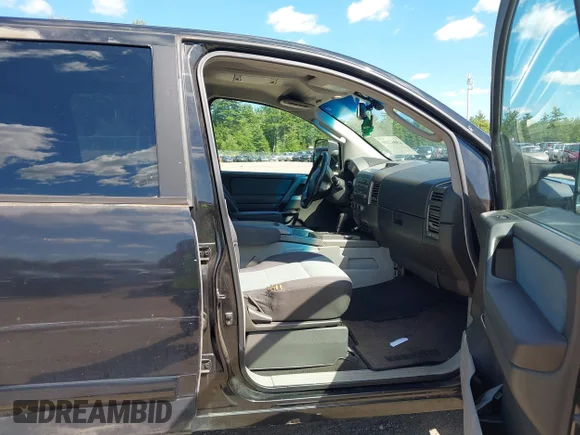 ✅ 2004 Nissan Titan LE • VIN: 1N6AA07B04N580140 • Lot: 43064189. Wystawiony na IAAI z przebiegiem 204 101 mil. Bezpłatny archiwum sprzedaży aukcyjnych z USA i szczegółowy raport historii pojazdu na DreamBid. Zdjęcie 5.