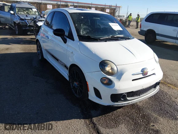 ✅ 2015 FIAT 500 Abarth • VIN: 3C3CFFFH2FT500379 • Lot: 44322398. Wystawiony na IAAI z przebiegiem 101 968 mil. Bezpłatny archiwum sprzedaży aukcyjnych z USA i szczegółowy raport historii pojazdu na DreamBid. Zdjęcie 1.