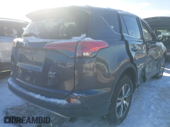 ✅ 2018 Toyota RAV4 XLE • VIN: 2T3RFREV9JW796890 • Lot: 44229281. Wystawiony na IAAI z przebiegiem 102 048 mil. Bezpłatny archiwum sprzedaży aukcyjnych z USA i szczegółowy raport historii pojazdu na DreamBid. Zdjęcie 4.