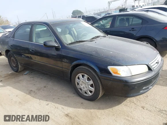 ✅ 2001 Toyota Camry CE • VIN: JT2BF22K310294313 • Lot: 43949367. Wystawiony na IAAI z przebiegiem 281 202 mil. Bezpłatny archiwum sprzedaży aukcyjnych z USA i szczegółowy raport historii pojazdu na DreamBid. Zdjęcie 1.