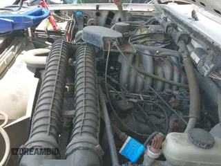 ✅ 1995 Ford Bronco Custom • VIN: 1FMEU15H9SLB40947 • Lot: 42576134. Wystawiony na IAAI z przebiegiem 195 658 mil. Bezpłatny archiwum sprzedaży aukcyjnych z USA i szczegółowy raport historii pojazdu na DreamBid. Zdjęcie 18.