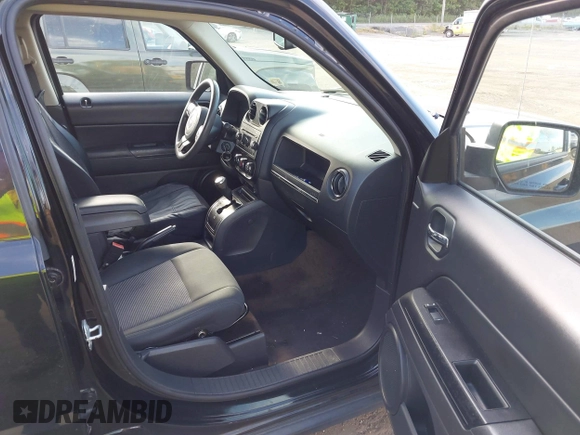✅ 2014 Jeep Patriot Sport • VIN: 1C4NJPBA8ED758430 • Lot: 43106474. Wystawiony na IAAI z przebiegiem 212 199 mil. Bezpłatny archiwum sprzedaży aukcyjnych z USA i szczegółowy raport historii pojazdu na DreamBid. Zdjęcie 5.