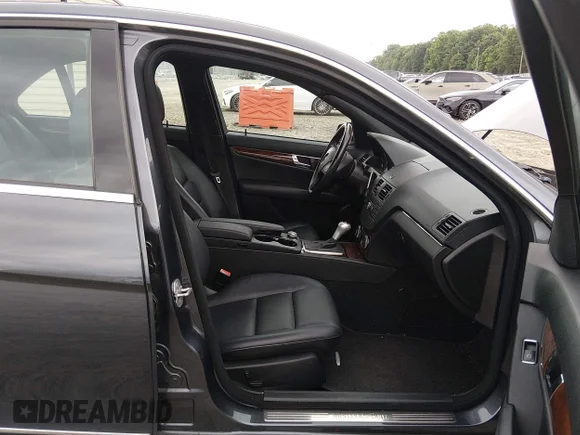 ✅ 2010 Mercedes-Benz C 300 Sport • VIN: WDDGF5EB6AR092335 • Lot: 45326740. Wystawiony na IAAI z przebiegiem 162 568 mil. Bezpłatny archiwum sprzedaży aukcyjnych z USA i szczegółowy raport historii pojazdu na DreamBid. Zdjęcie 5.