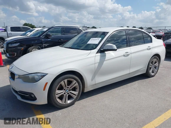 ✅ 2016 BMW 3 Series 328i • VIN: WBA8E9G57GNT43120 • Lot: 45341073. Wystawiony na IAAI z przebiegiem 210 362 mil. Bezpłatny archiwum sprzedaży aukcyjnych z USA i szczegółowy raport historii pojazdu na DreamBid. Zdjęcie 18.