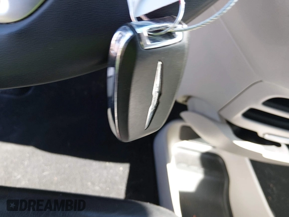 ✅ 2022 Chrysler Pacifica Touring L • VIN: 2C4RC1BG2NR148985 • Lot: 44259187. Wystawiony na IAAI z przebiegiem 104 593 mil. Bezpłatny archiwum sprzedaży aukcyjnych z USA i szczegółowy raport historii pojazdu na DreamBid. Zdjęcie 11.