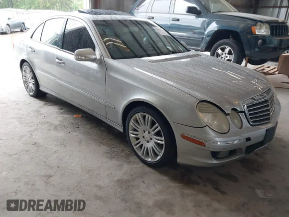 ✅ 2008 Mercedes-Benz E 550 Sport • VIN: WDBUF72X18B329906 • Lot: 45061070. Wystawiony na IAAI z przebiegiem 130 786 mil. Bezpłatny archiwum sprzedaży aukcyjnych z USA i szczegółowy raport historii pojazdu na DreamBid. Zdjęcie 1.